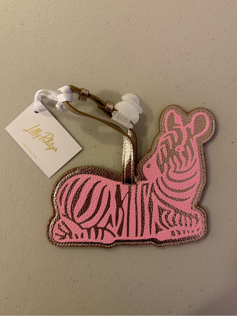 Lilly Pulitzer Zebra Shaped Luggage Tag in ‘Conch Shell Punk Zee Bebe’ - *NWT* - Picture 2 of 8